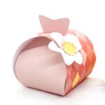 Geschenkbox Rauten rot / rosa mit Blume - Geschenkschachtel Printable zu Ostern – Bild 4