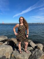 Lenzing™ ECOVERO™ - Poppies - moosgrün - Nerida Hansen – Bild 2